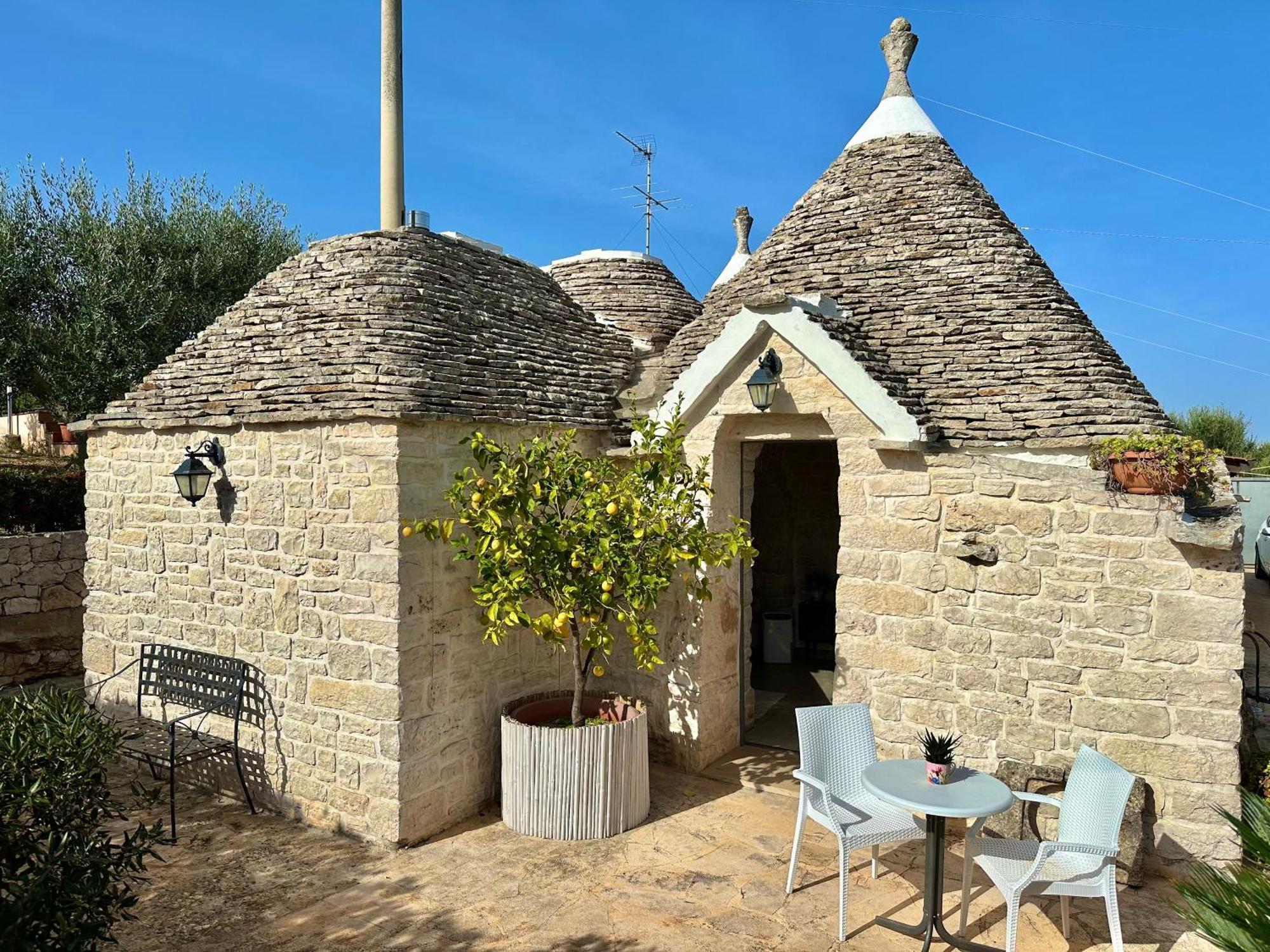 Trulli Fenice Alberobello Bilik gambar